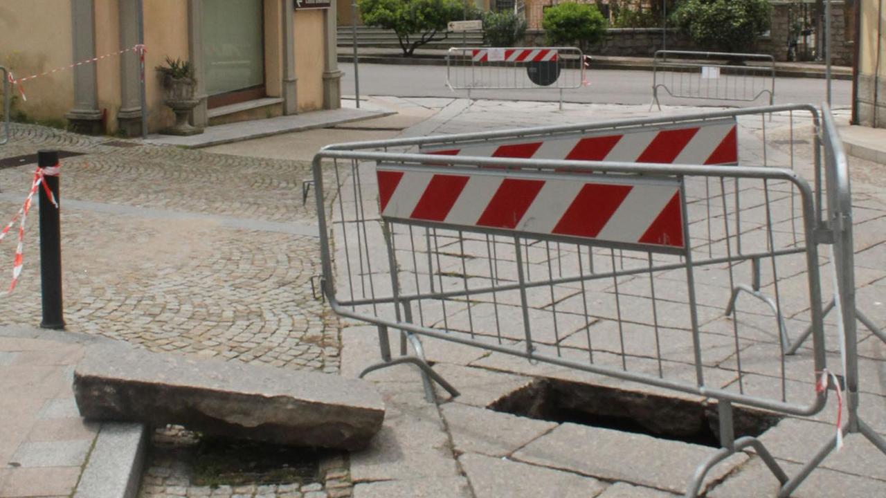 Cede il granito, strada interrotta