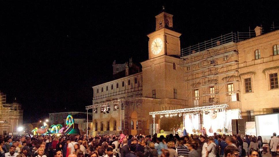 Carpi, una Notte Bianca di musica, balli, cene, dj set e mercatini