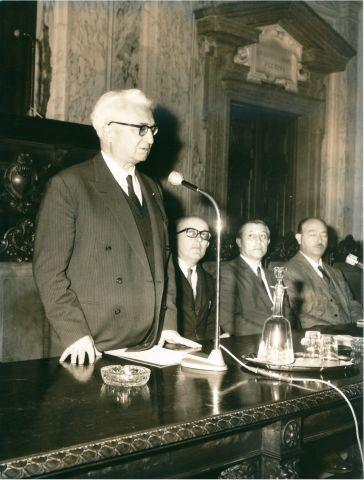 Fernand Braudel all'inaugurazione della prima Settimana di studi dell'istituto di storia economica Datini