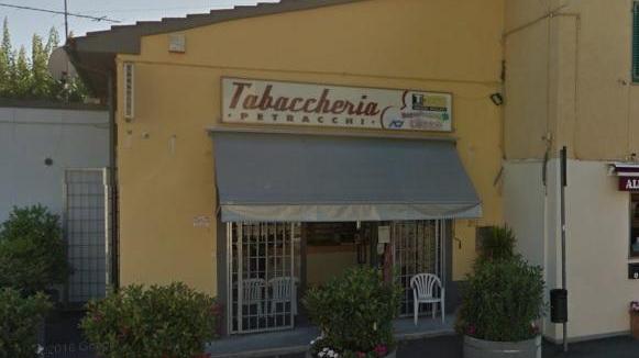La Tabaccheria Petracchi di via Cava a Tobbiana