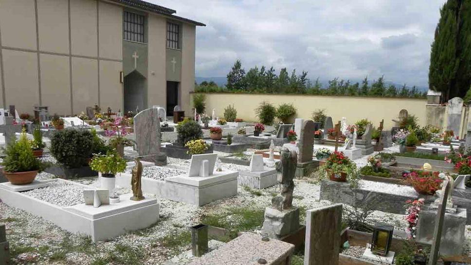 Via il tetto di eternit dal cimitero di S. Pierino