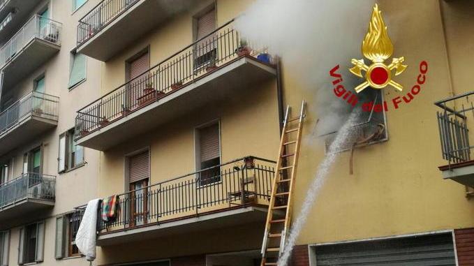 Anziano salvato dall’incendio
