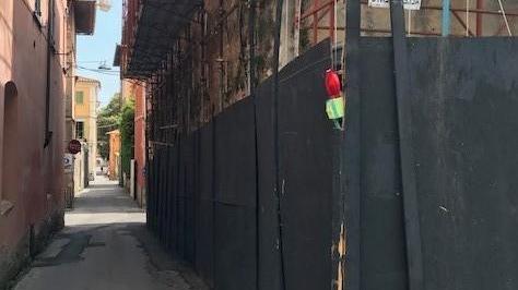Proteste per il ponteggio di vicolo Lavatoi