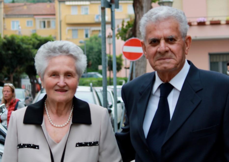Elio e Maria celebrano in chiesa i 65 anni di nozze 