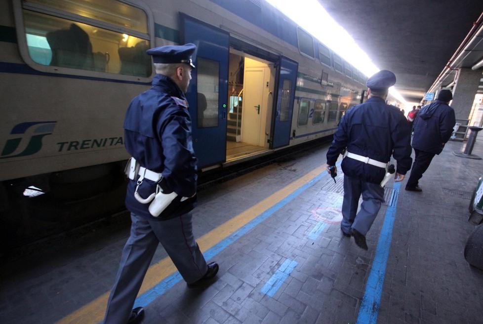 Filma una ragazza in bagno Denunciato venticinquenne