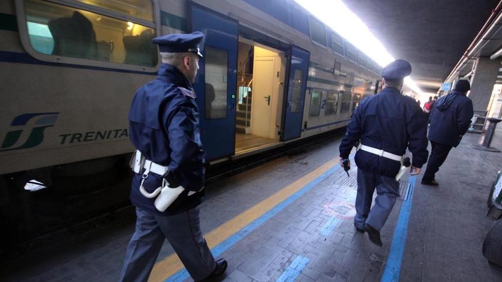 Filma una ragazza in bagno Denunciato venticinquenne