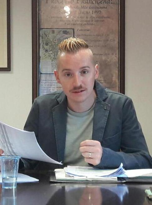 Blitz del consigliere al centro smistamento per la posta in ritardo 