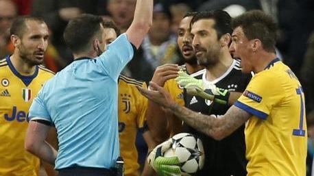 Che beffa per Buffon La Uefa lo processa per le frasi su Oliver