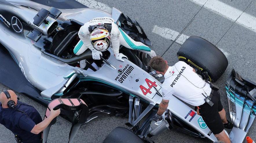 Volano le Mercedes, per ora Vettel è dietro