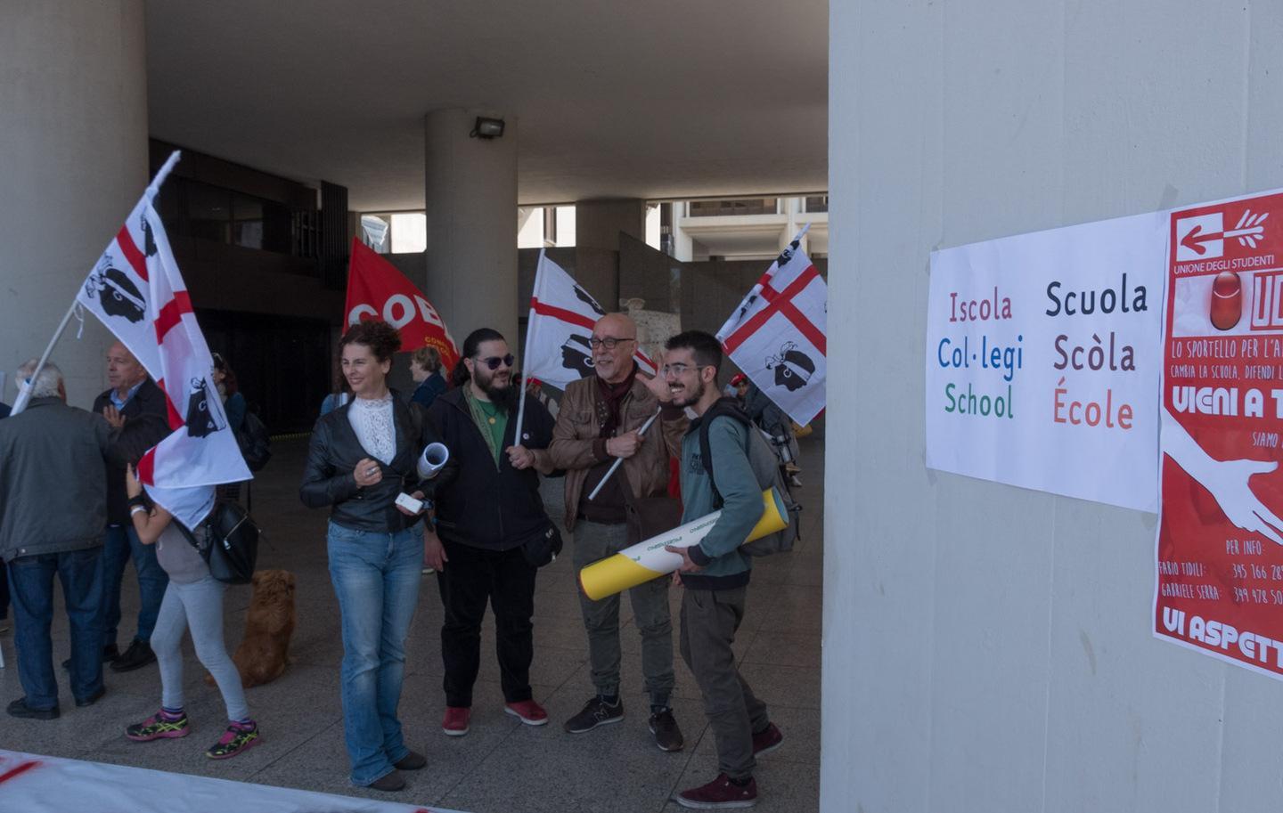 Scuola: «No ai quiz Invalsi, sì alla limba sarda» 