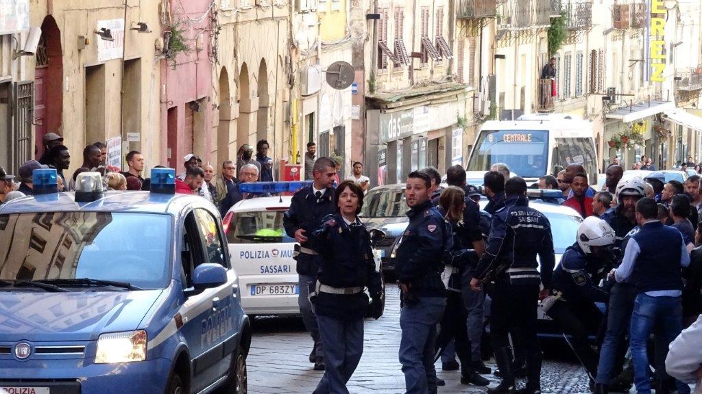 L'arresto in corso Vittorio Emanuele (foto Ivan Nuvoli)