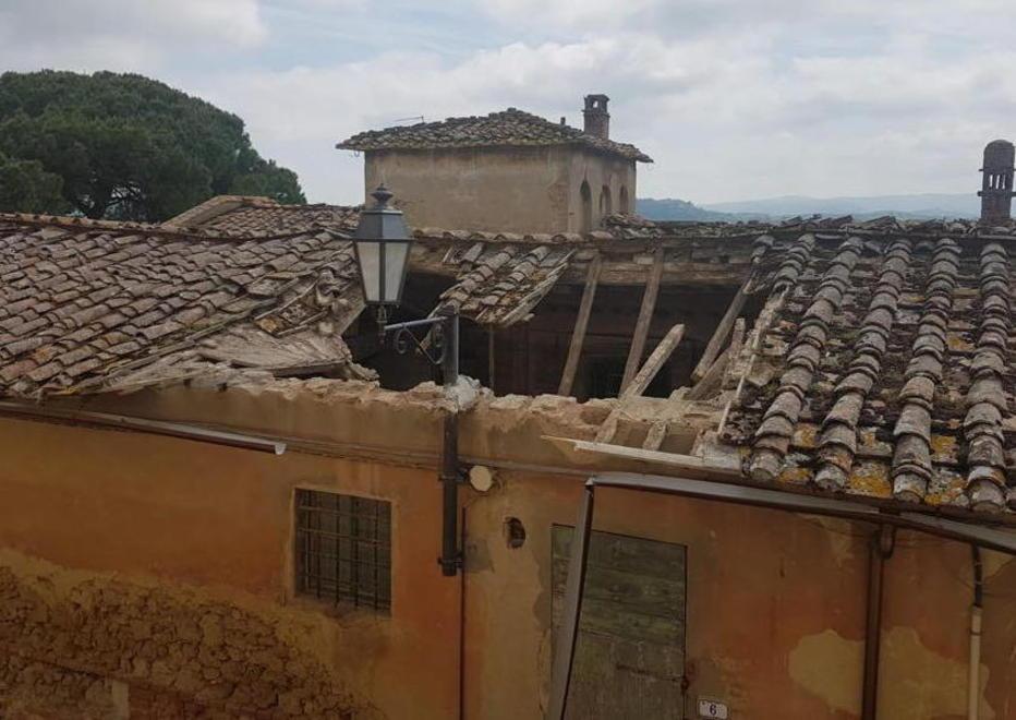 Montefoscoli, crolla il tetto del granaio all’ex fattoria Gaslini 