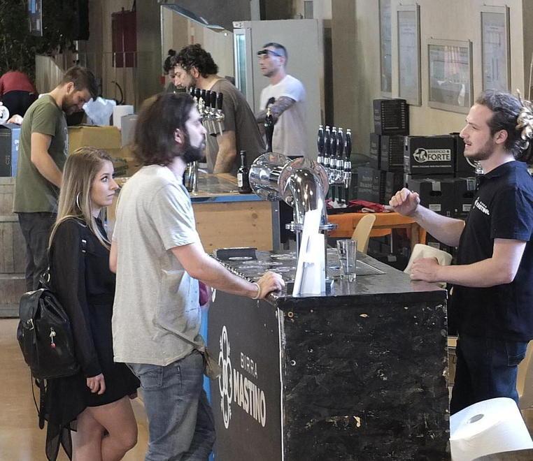 Nuove produzioni alla spina nel giorno dei saluti alla Leopolda 