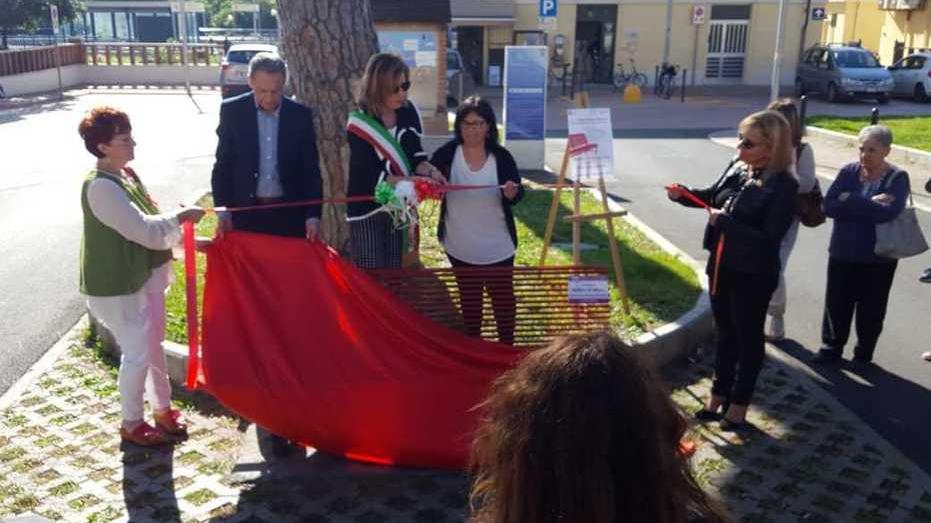 La panchina rossa contro la violenza