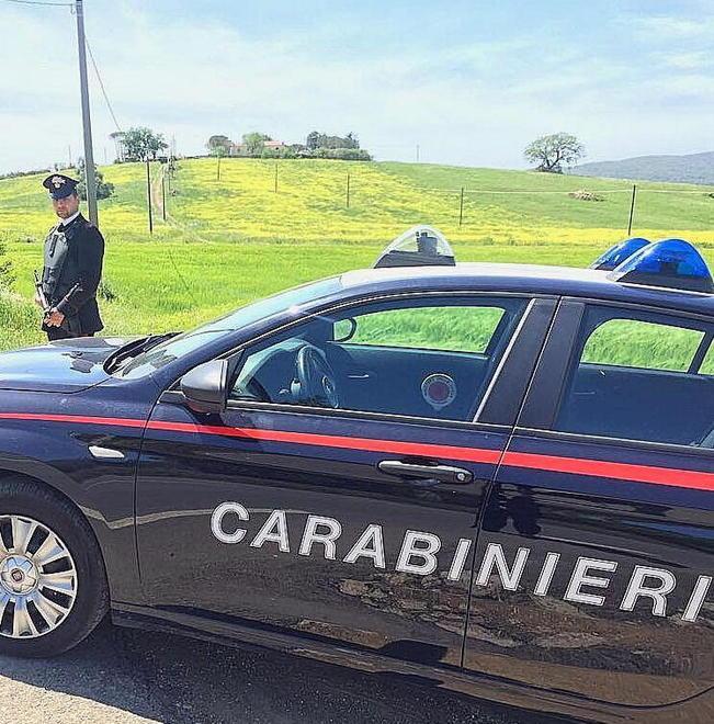 Era ai domiciliari e aveva un fucile non denunciato