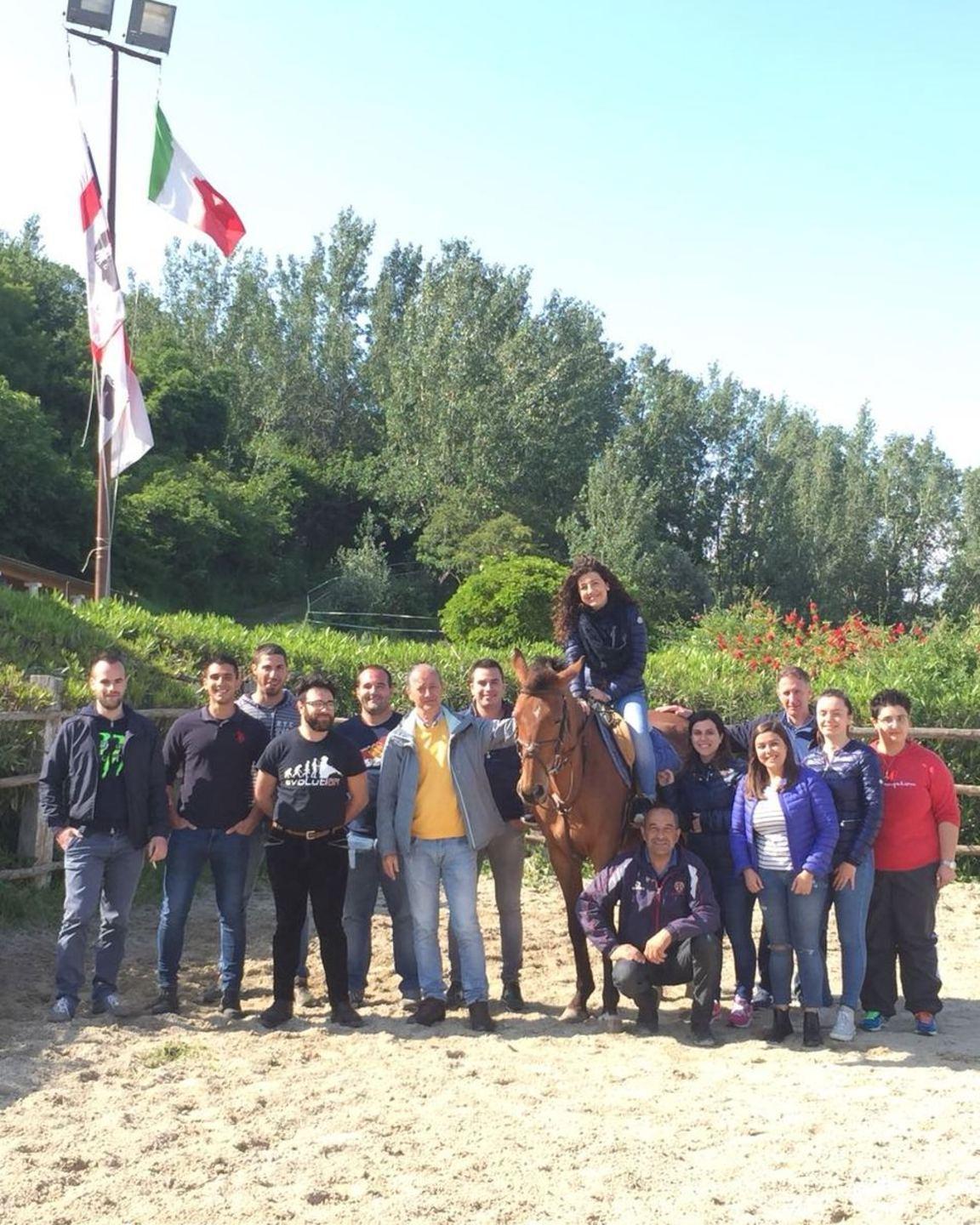 Dall’università a Bonnanaro per imparare a domare i cavalli