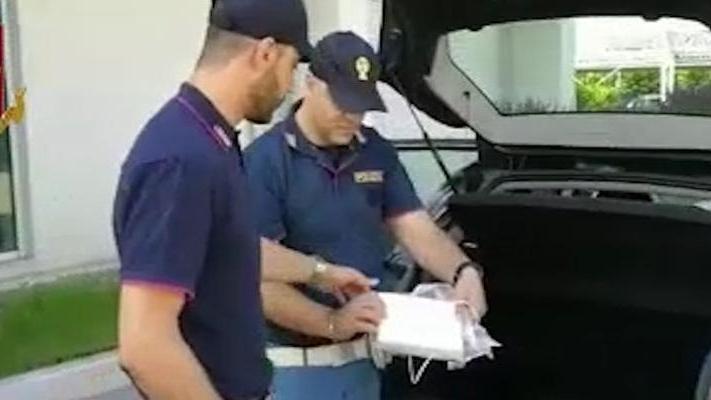 Bloccato dalla Stradale in A1 con cocaina per 200mila euro