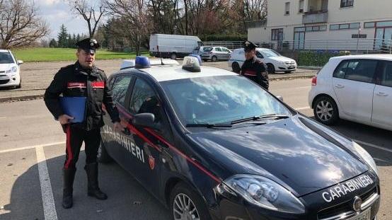 Derubata mentre fa rifornimento