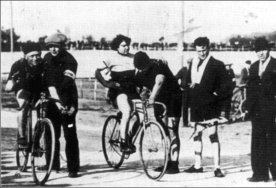 Green Days. Alfonsina Strada: «Ero il diavolo in gonnella e pedalavo come il vento» 