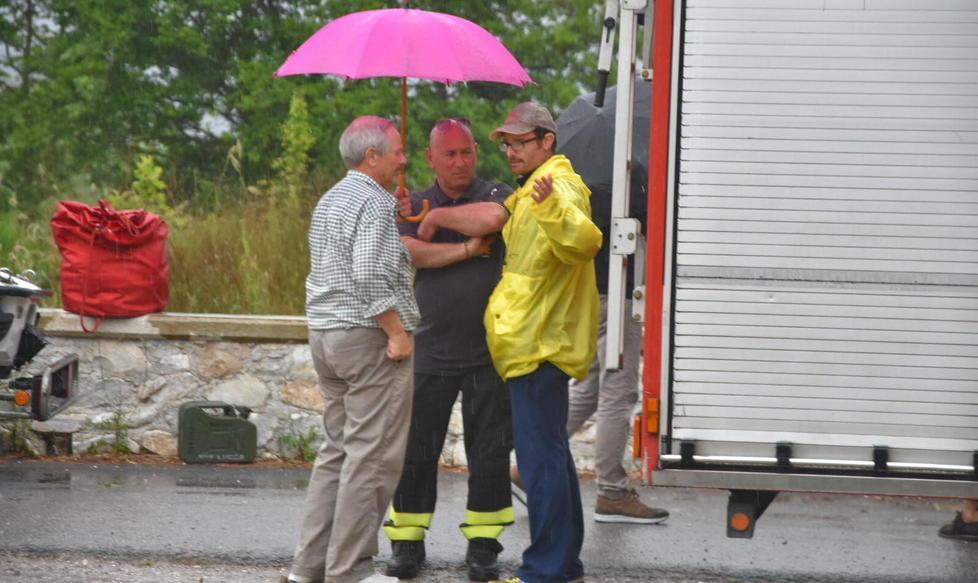 Annega nel lago, disperato l’amico: «Mi sono girato e non c’era più» 