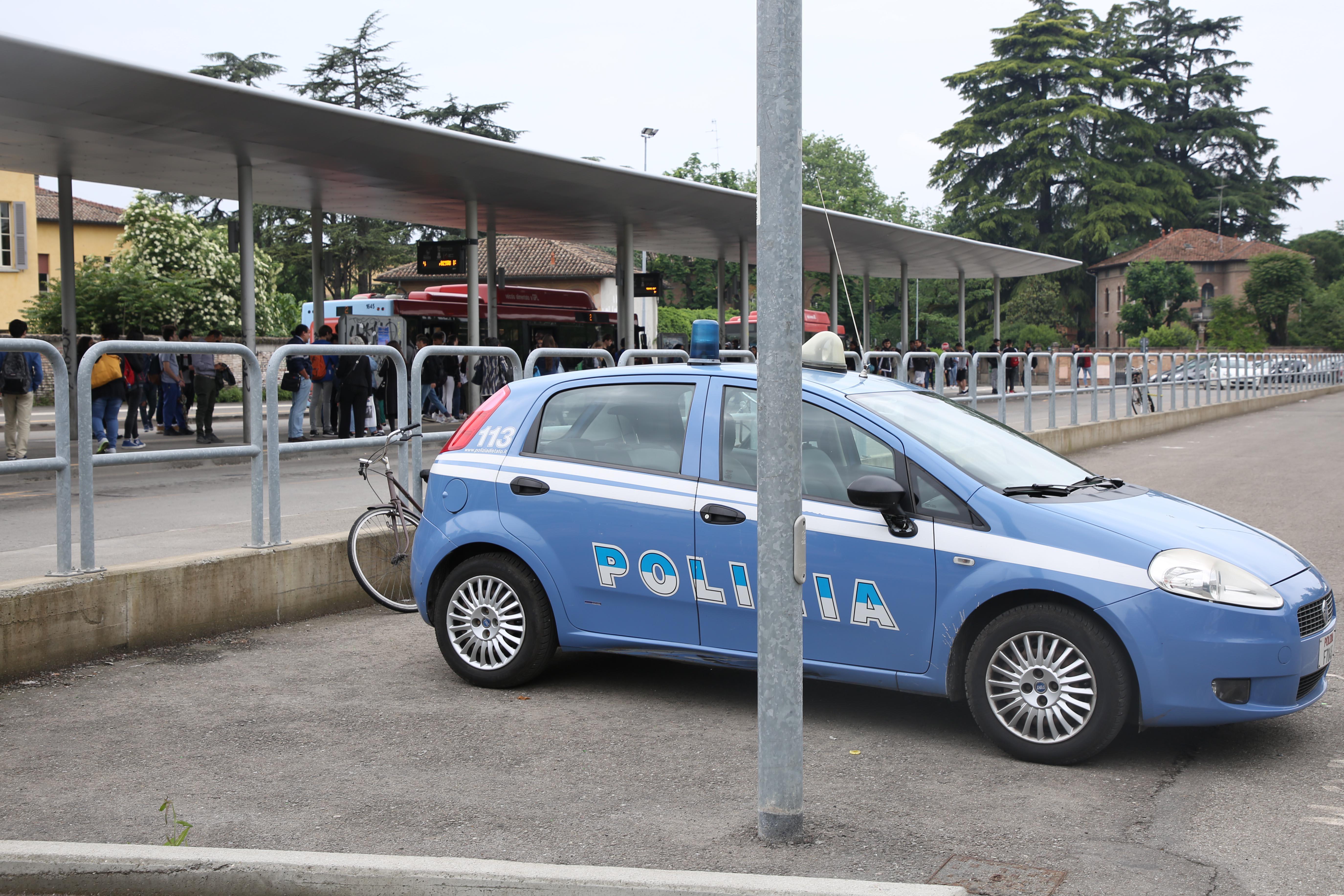 Reggio Emilia, coinquilini si prendono a morsi per una lite domestica 