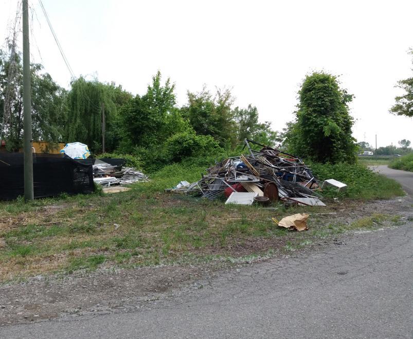 Vaciglio, rifiuti abbandonati e furti di rame