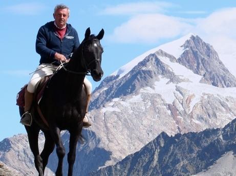 Istruttore di cavalli e alfiere del turismo