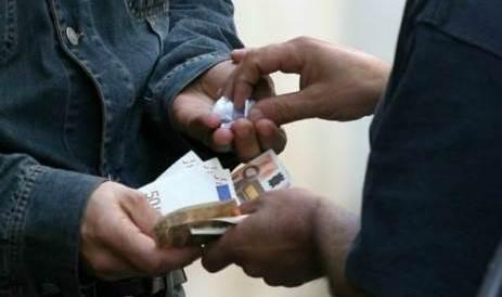 Festino a base di marijuana 21enne arrestato a Bologna 