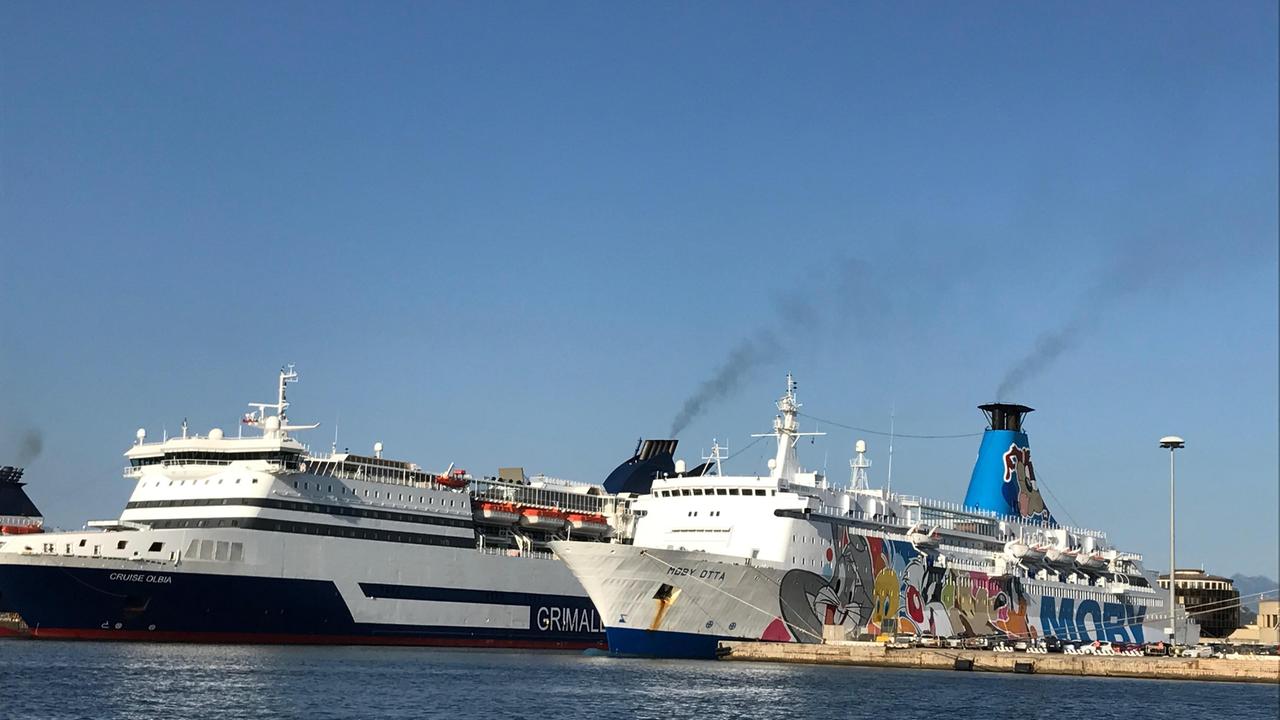 Traghetti al porto di Olbia