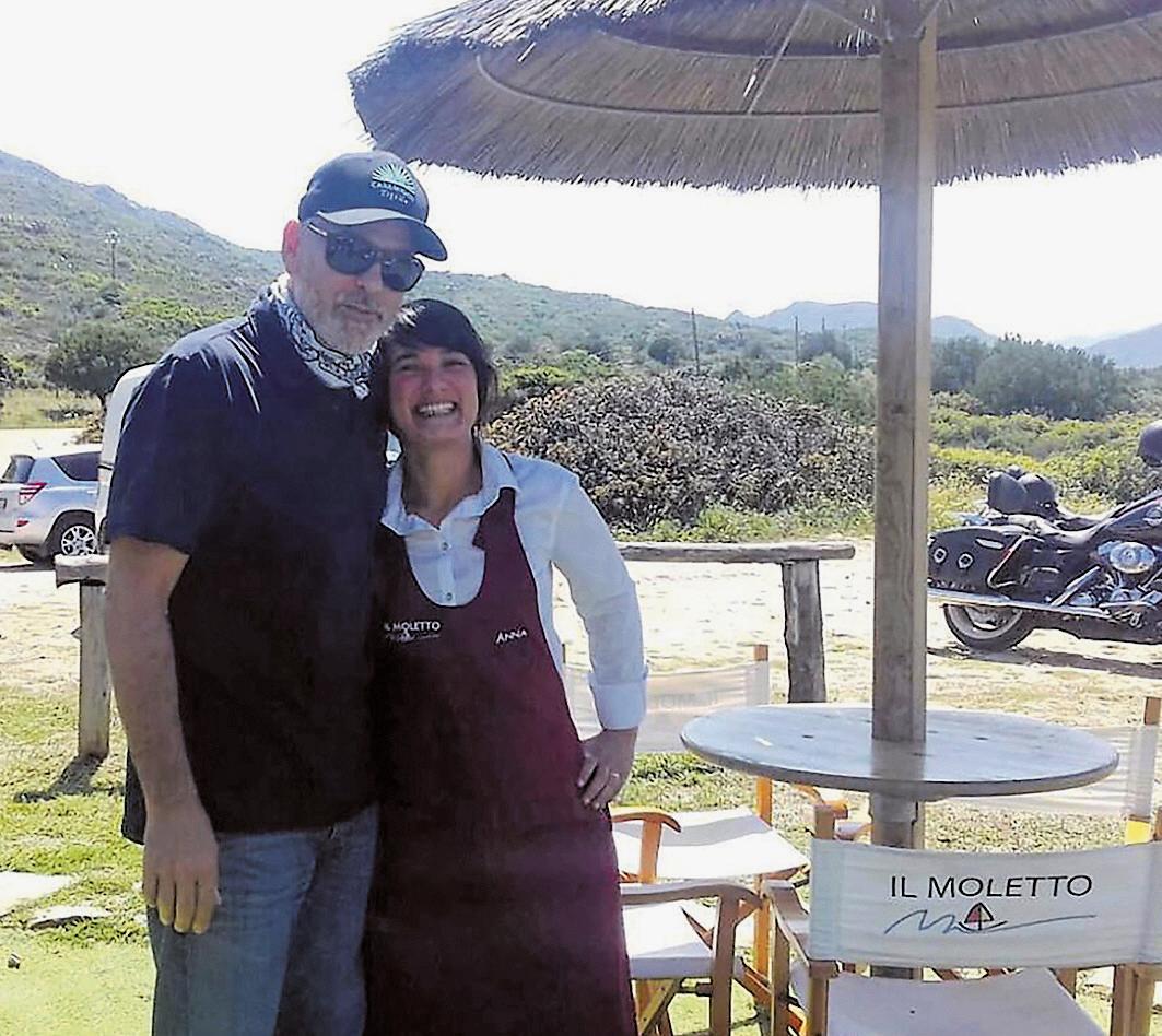 George Clooney a ristorante Il Moletto di Capo Comino, Siniscola