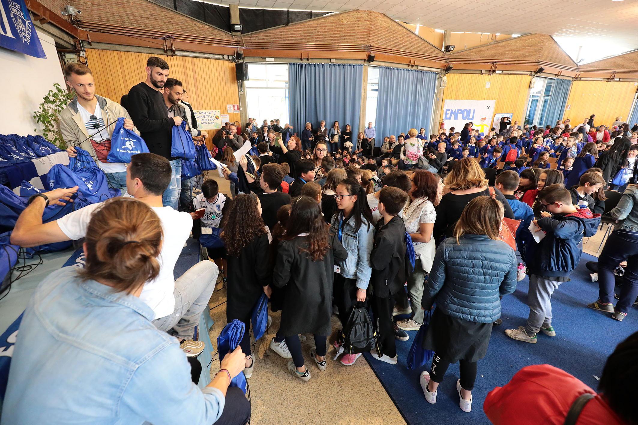 Empoli, la carica dei 900 bimbi della Scuola del tifo - Video e foto 