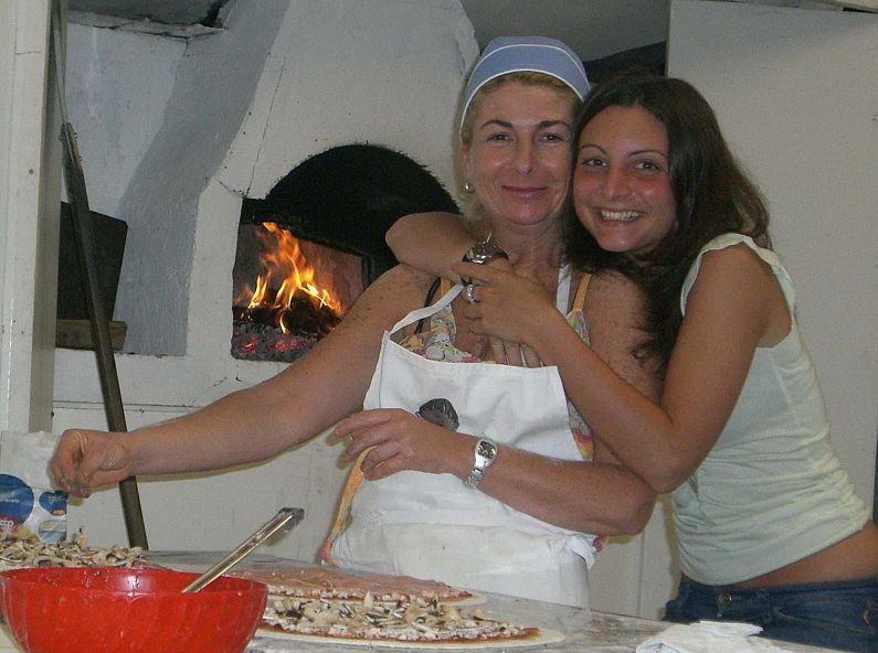 Il Premio Alessandra a due volontarie 