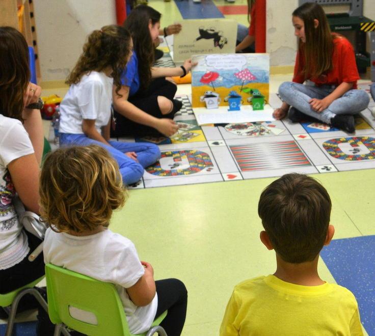 I bambini delle scuole a lezione di sicurezza 