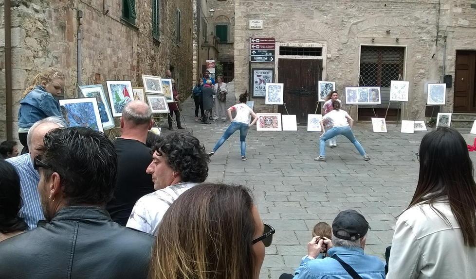 Arte, ballo, arcieri: che spettacolo 