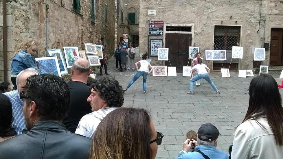 Arte, ballo, arcieri: che spettacolo