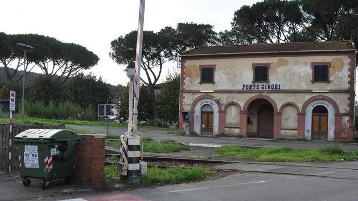 Avaria al passaggio a livello causa ritardi ai pendolari