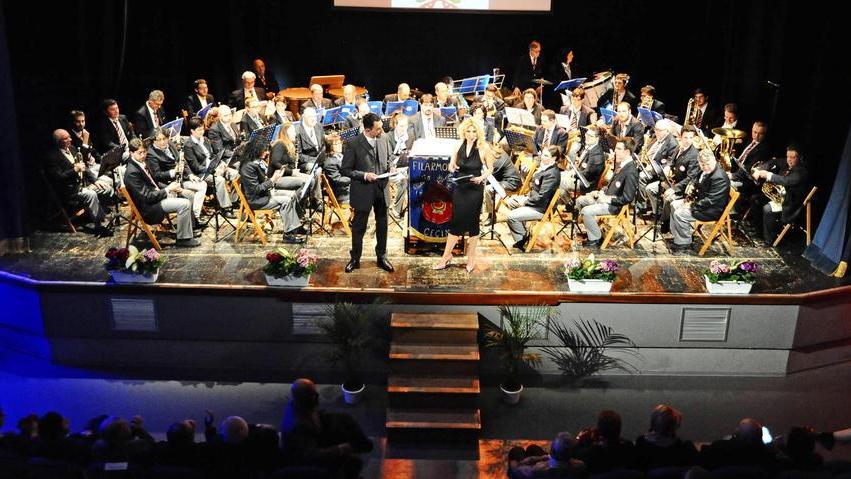 La carica di 280 ragazzi segna la stagione teatrale