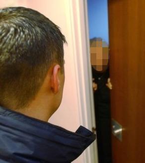 Svaligia casa all’anziano fingendosi un poliziotto