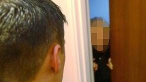 Svaligia casa all’anziano fingendosi un poliziotto
