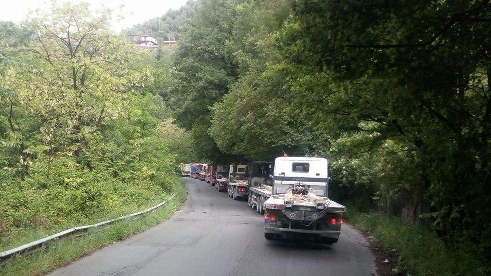 Mezzo guasto, 250 camion in coda