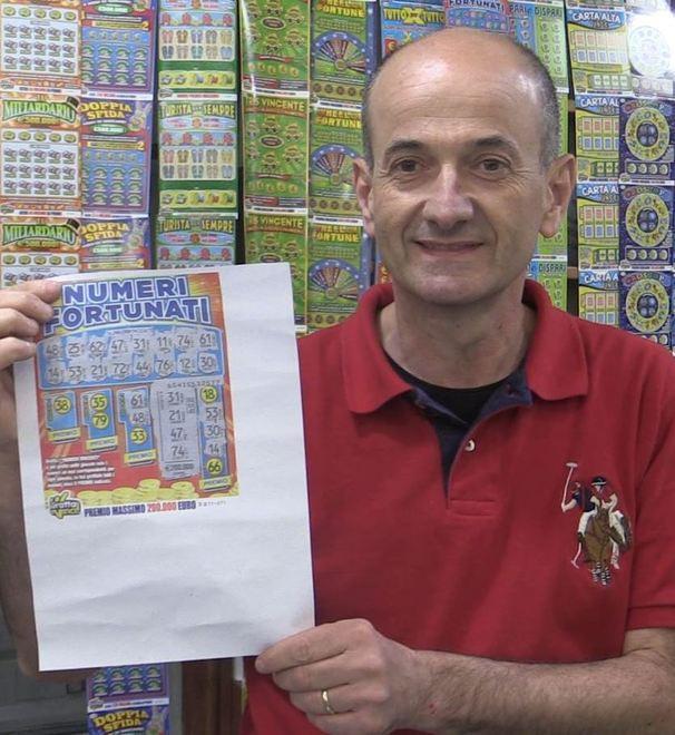 “Gratta” e vince 200mila euro e a brindare è una pensionata 