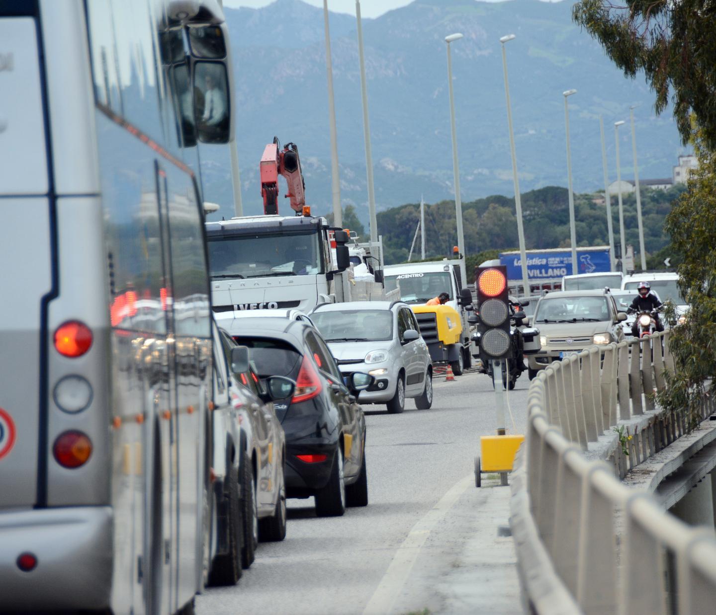 Troppi cantieri stradali e il traffico va a rilento