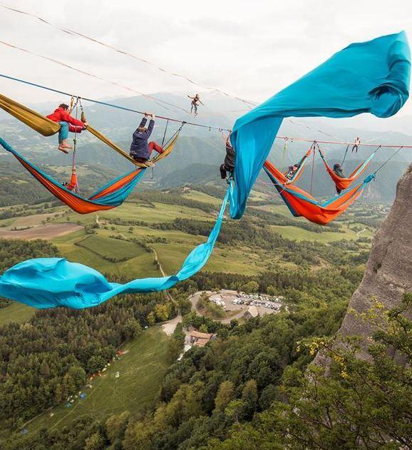Sei giorni sospesi nel vuoto con lo slackline alla Pietra