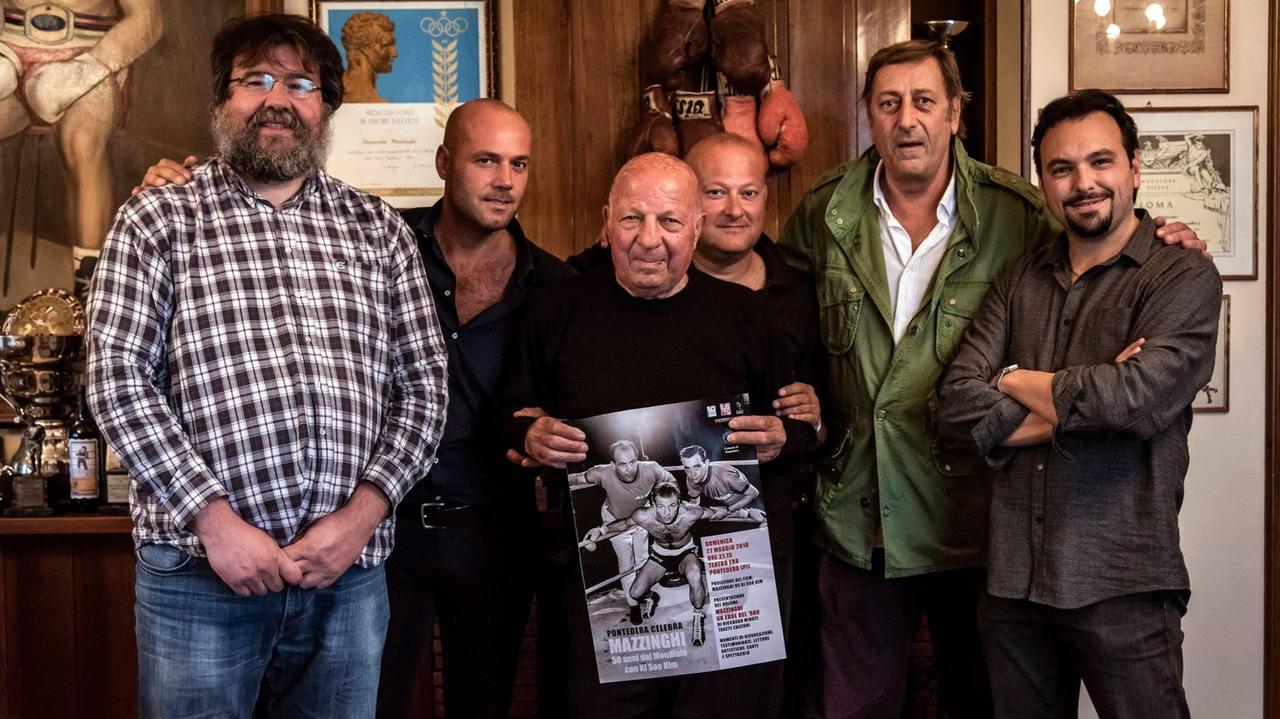 Sandro Mazzinghi durante un set fotografico per la serata del 27 maggio