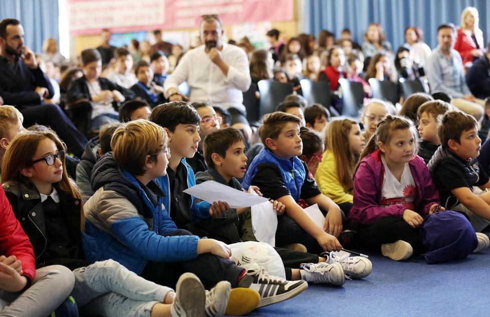 La carica dei 900 piccoli tifosi copre d’entusiasmo gli azzurri 