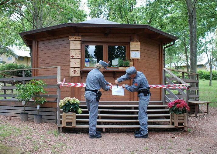 Sequestrate le casette nel bosco 