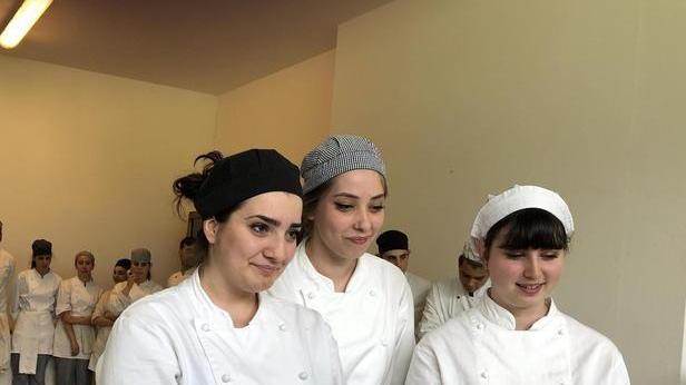 Va a tre ragazze la sfida tra cuochi