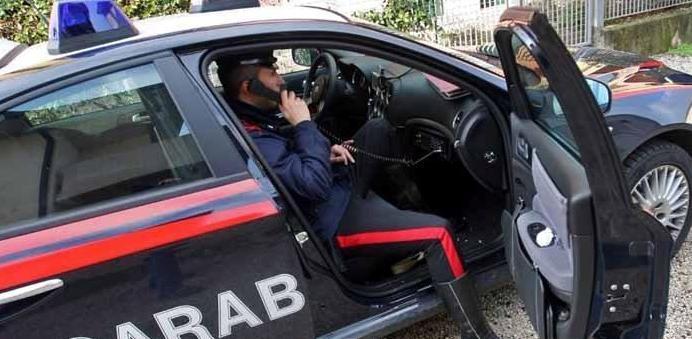 Molesta i vicini, arrestato Ma gli danno i domiciliari 