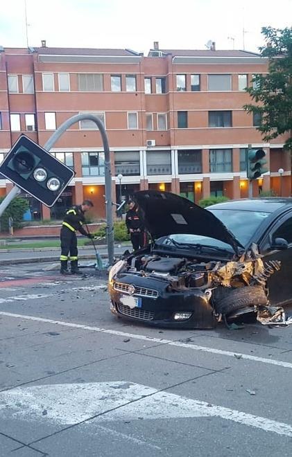 Altro scontro all’incrocio tra via per Vignola e Grizzaga