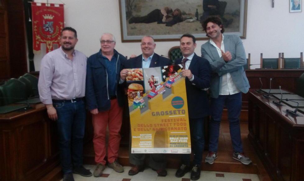 Tre giorni di festival Street food e artigiani conquistano le Mura 